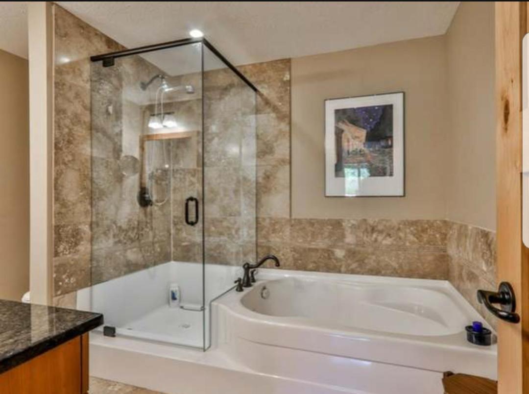 Luxurious Rundle Cliffs Lodge In Spring Creek キャンモア エクステリア 写真